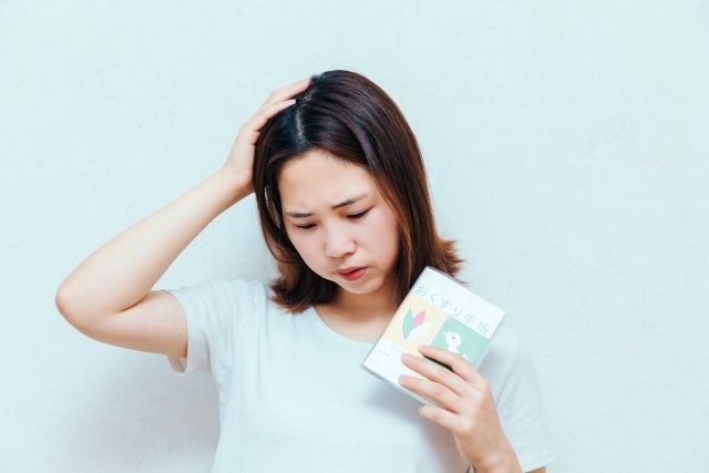 薬の服用について悩みがある女性のイメージ写真