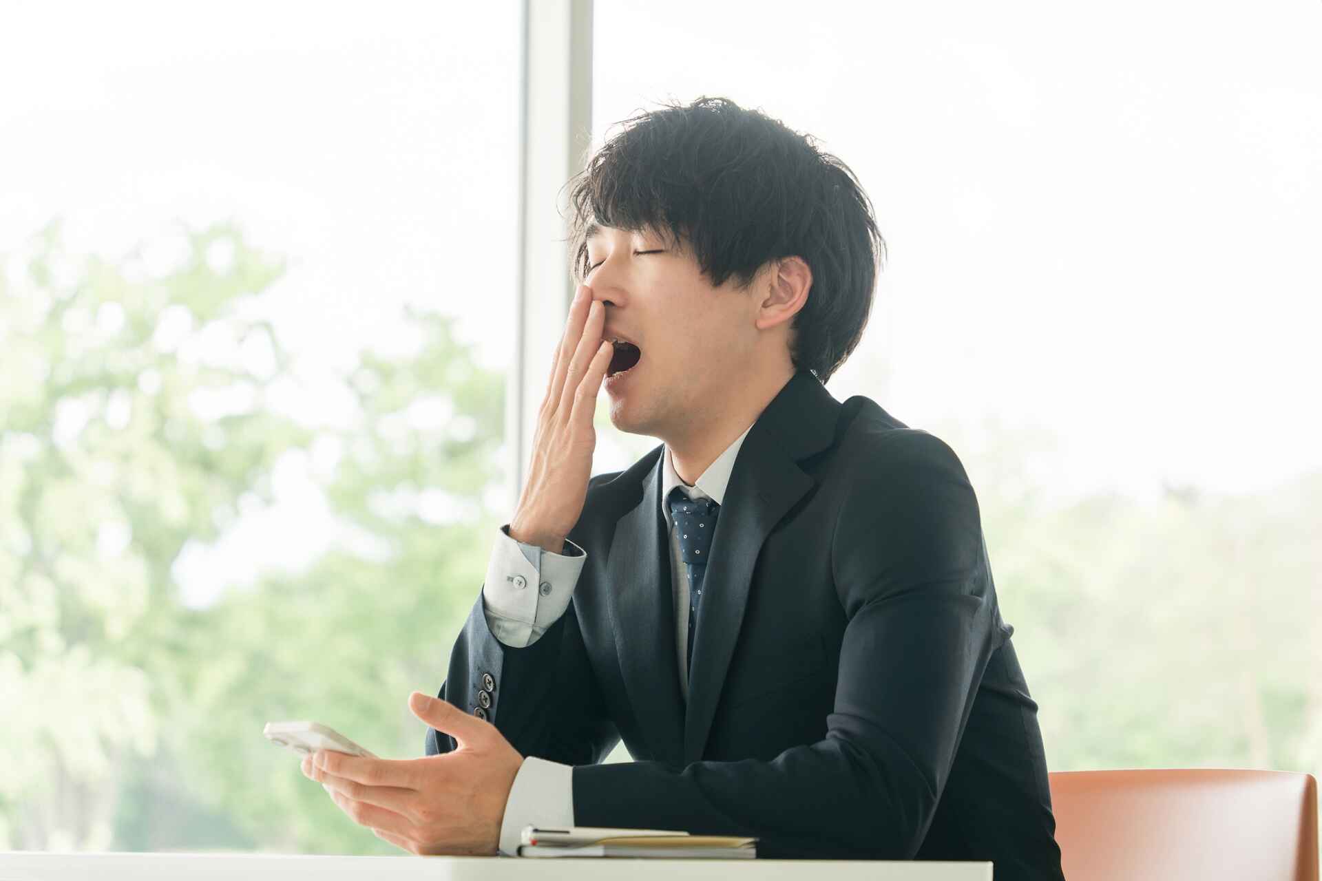 睡眠不足や眠りの質が悪い状態が続くと、テストステロンが十分に分泌されず、精液量の減少につながる