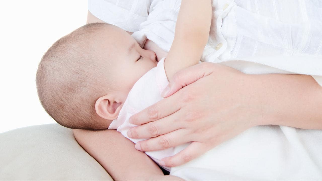乳児脂漏性湿疹を発症した赤ちゃんは、母親の初乳（産後すぐ～5日くらいまで分泌される母乳）にとくに多く含まれる「TGF-β」という成分の濃度が低い傾向にあることが明らかになりました