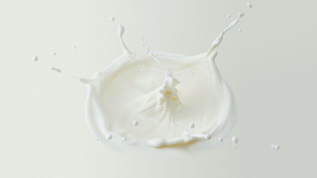 ママが食べたものは一度体内で分解され、栄養として吸収されたあとに血液に取り込まれ、乳腺で再合成されて母乳となります