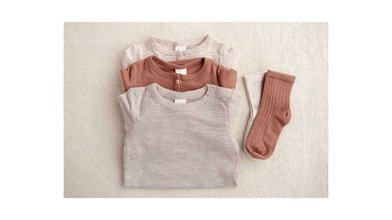 乳児湿疹があるときには、自然素材の肌着がおすすめです