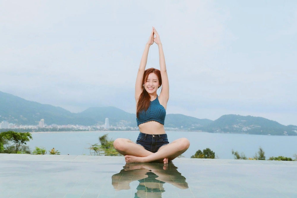 授乳中に急激に体重を減らすことは、母乳の質を低下させる可能性があり、母体の健康にも悪影響を及ぼします。