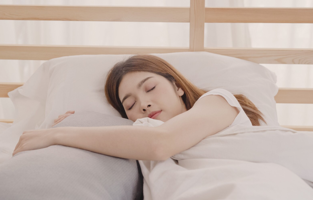 睡眠が不足すると、脳もカラダも疲れた状態になり、腸内環境が悪化
