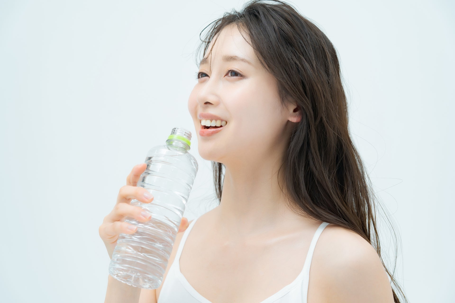 妊娠後期は代謝が上がり発汗が多くなり、赤ちゃんの栄養となる血液の量も増えるため、水分不足になりやすいでしょう。水分不足による便秘を予防するためには、普段よりもこまめに水分を摂るよう意識することが大切です。