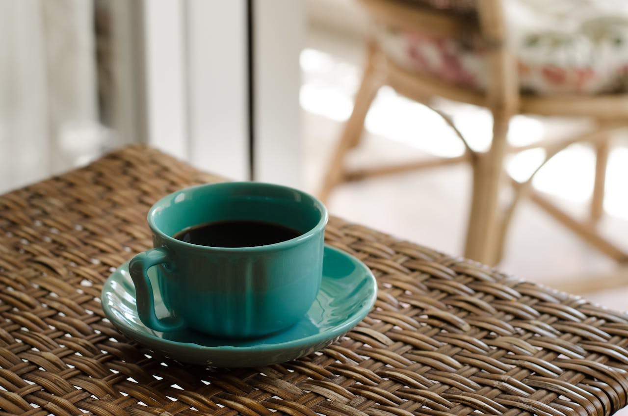 黄体期はカフェインやアルコールの摂りすぎに注意し、タバコは控える