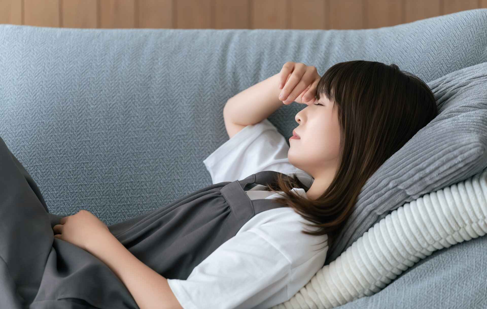 睡眠不足やストレスはホルモンバランスを乱し、偏った食生活は膣内環境の悪化につながる恐れがある