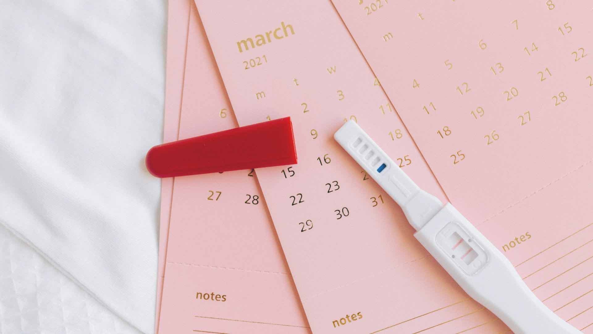 排卵検査薬を使用することで排卵が正常か予測することができます