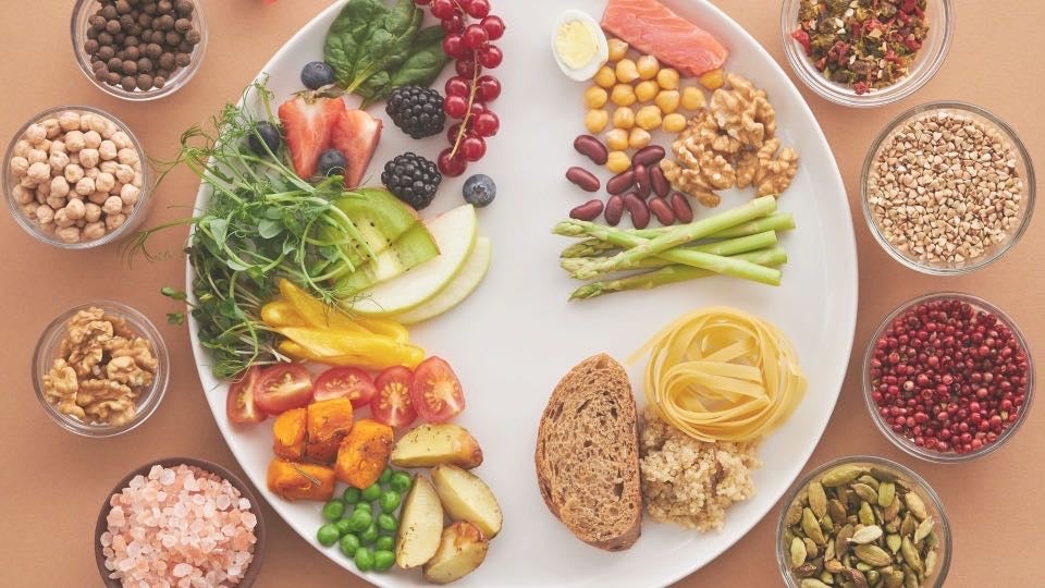 妊娠中はバランスの良い食事を心がけましょう
