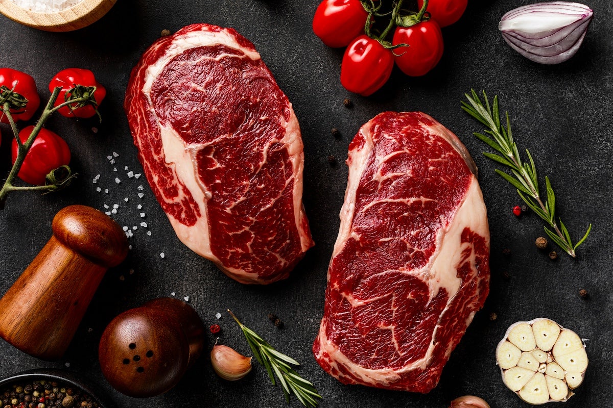 血液を作りエネルギーを生み出す栄養素。でも赤身肉・レバーなど食べにくく吸収されにくい
