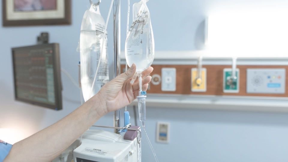 つわりの症状が強い場合は、点滴による治療を行います