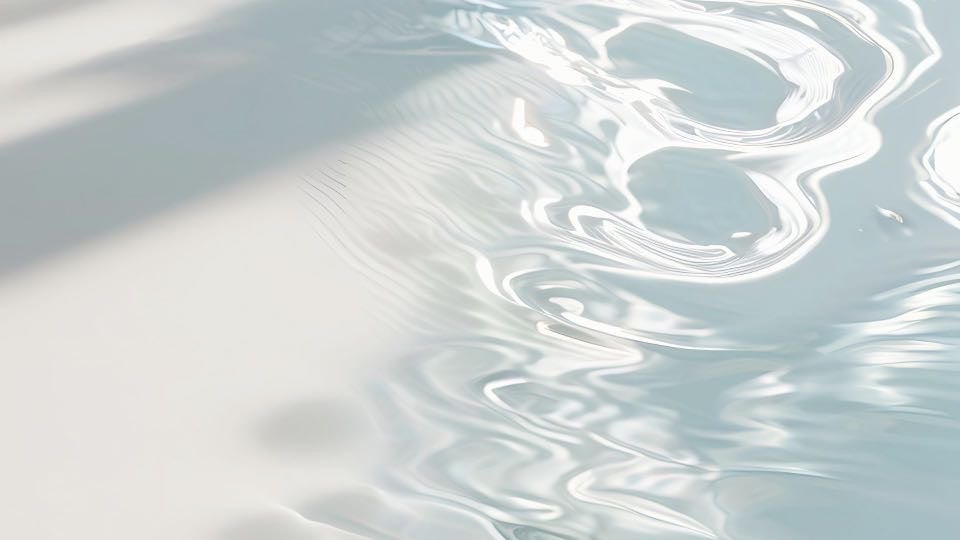 つわりの軽減のためには水分補給も大切です