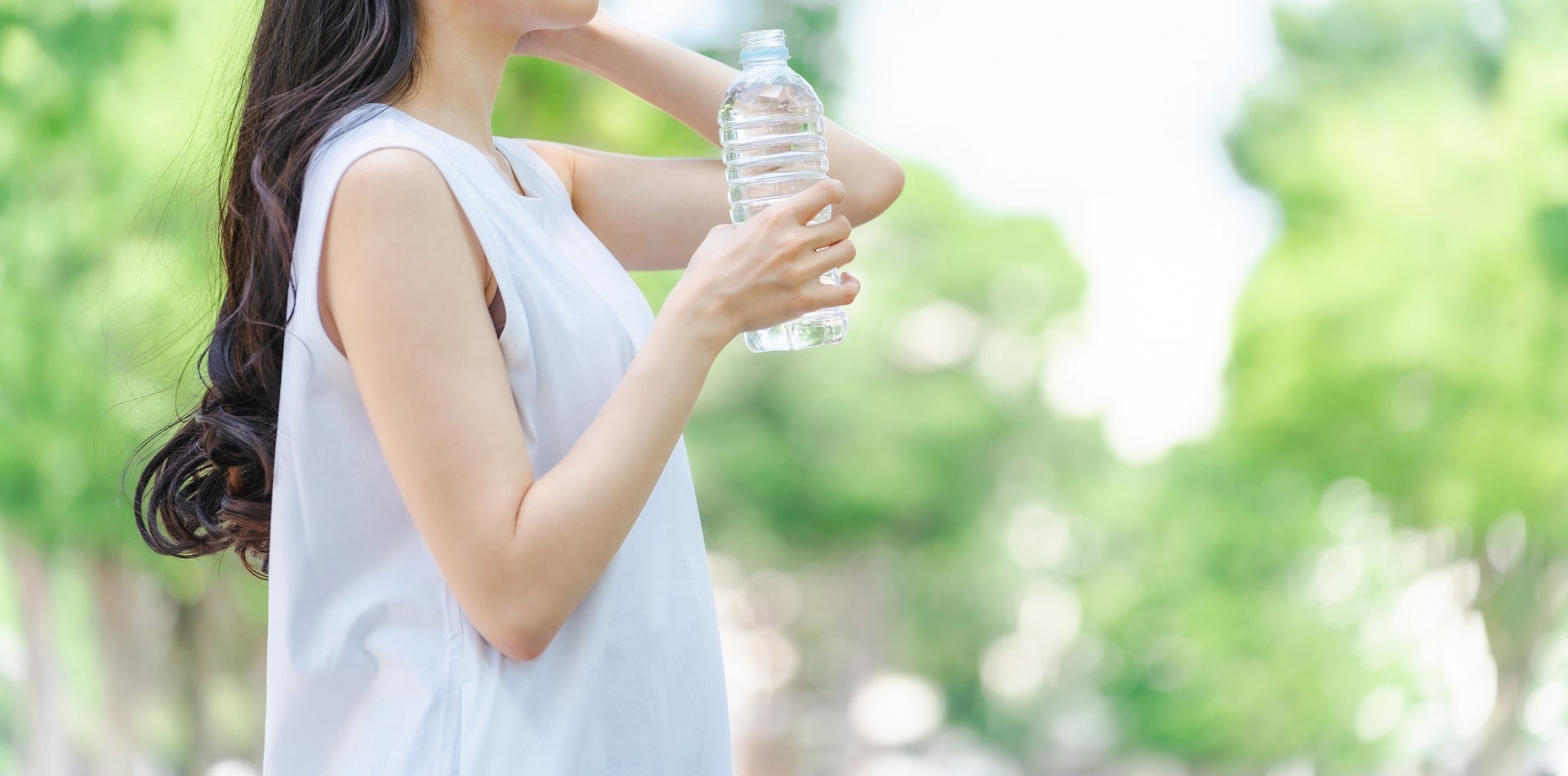 つわりで食事や水分がほとんど摂れないと「脱水」が心配です。体の水分が不足すると、吐き気や頭痛などつわり症状の悪化にもつながることもあるため、水分はこまめに摂りましょう。