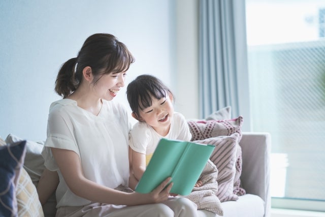 上のことの時間を大切にしている女性のイメージ写真