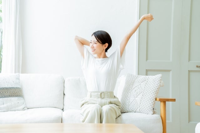 リラックスした気持ちで妊活に臨む女性のイメージ写真