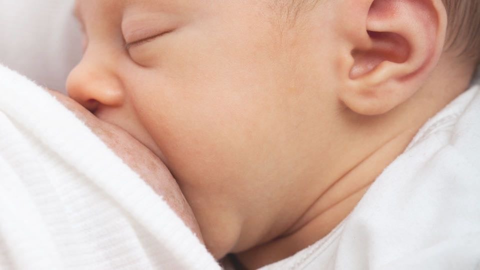 知っておきたい新生児期の授乳の特徴
