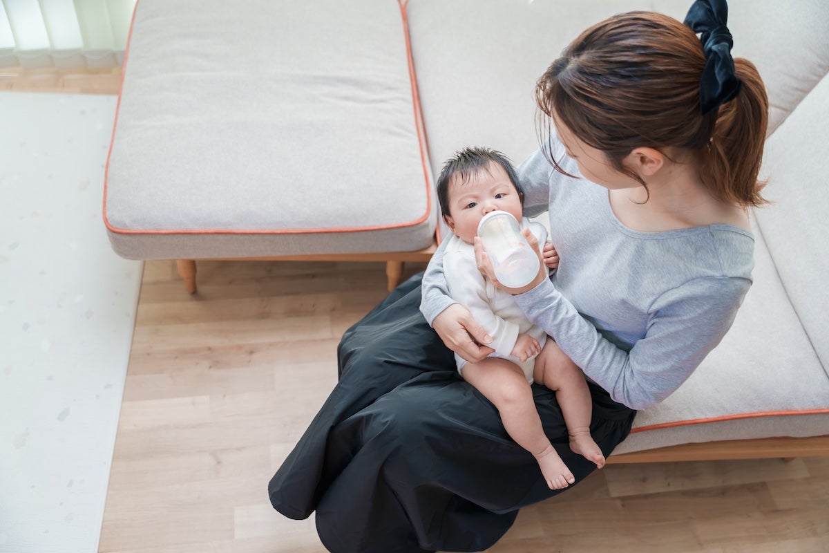 ママにも赤ちゃんにも負担がない姿勢で