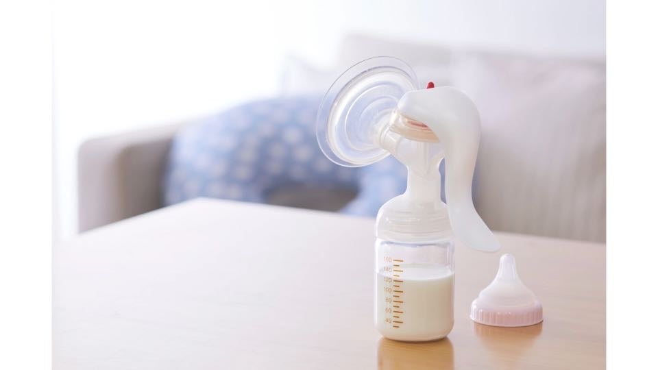 母乳不足は便秘の原因となります
