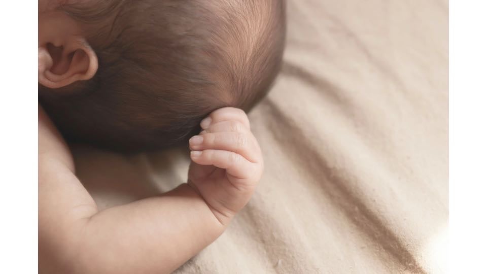 新生児は排便機能が未熟なため、便秘になりやすい傾向があります