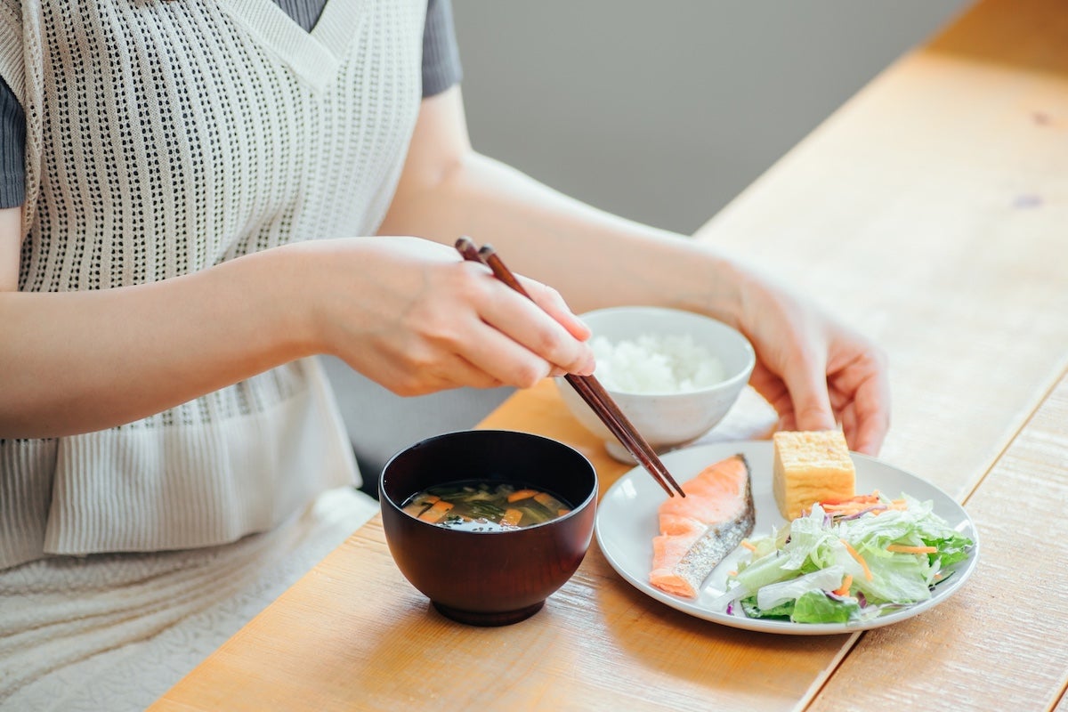 母乳のもとはママが摂った水分と栄養です