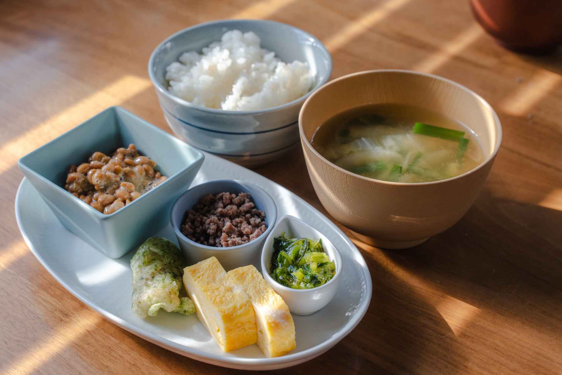 栄養が不足することで、疲労感や眠気を感じやすくなる