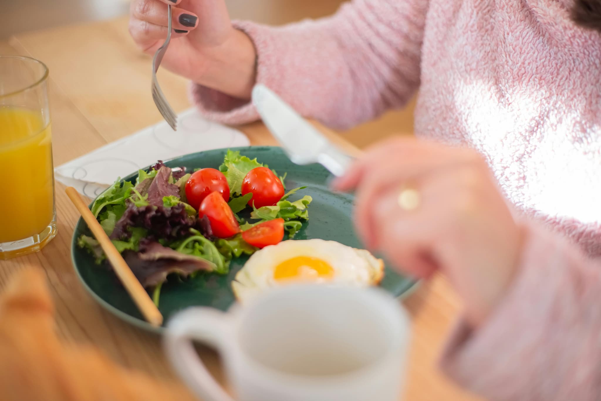 朝の過ごし方や体調は日によって違うものです。そのため、妊活中の朝ごはんも「きちんと食べられる日」と「時間がない日」とでは、無理なく続けられる内容が変わってくるでしょう。