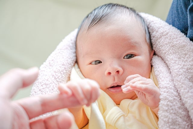 妊娠中の喫煙は低出生体重児や胎児奇形のリスクが高まります。