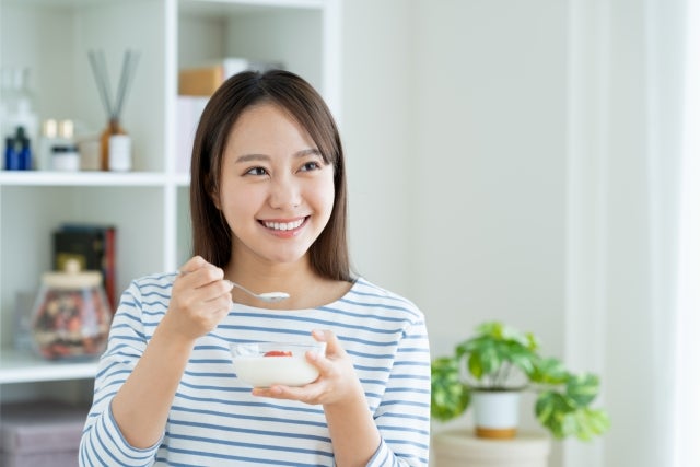 妊活中におすすめのおやつが分かり、笑顔の女性