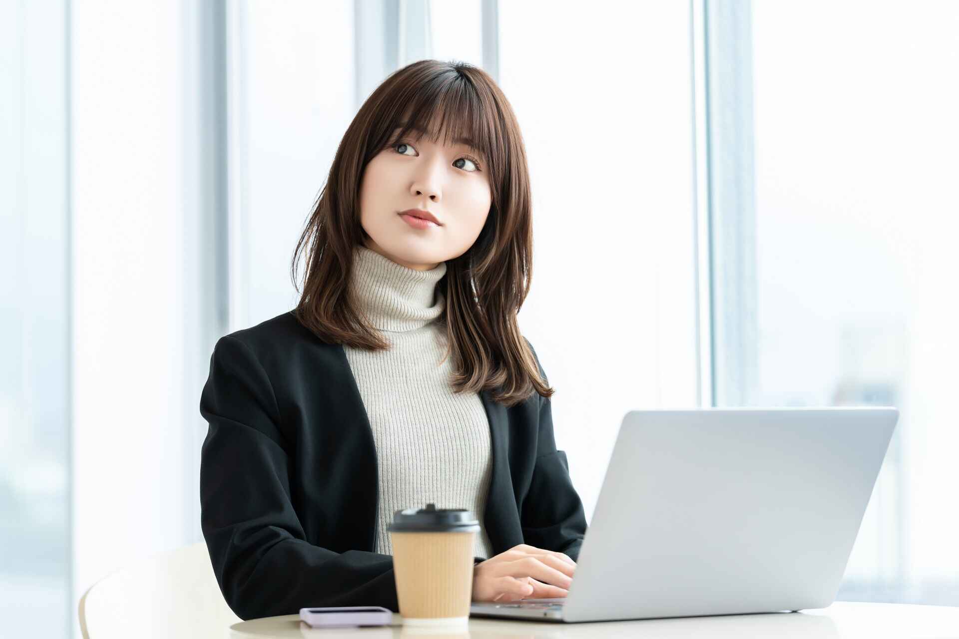 腹巻はオフィスや就寝時などシーンを選ばず使いやすい