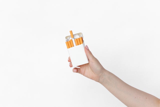 タバコに含まれるニコチンや一酸化炭素は血流を悪くし、陰茎への酸素供給を妨げます。