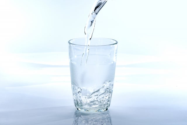 コップに注がれている水