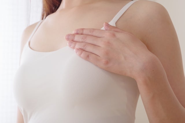 白斑ができる原因の1つ目は、母乳の詰まり・乳汁うっ滞です。
