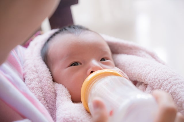 母乳が出ない理由の一つとして、栄養不足も考えられます。