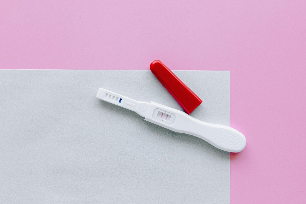 排卵検査薬で強陽性が出たときのタイミングのとり方について解説します