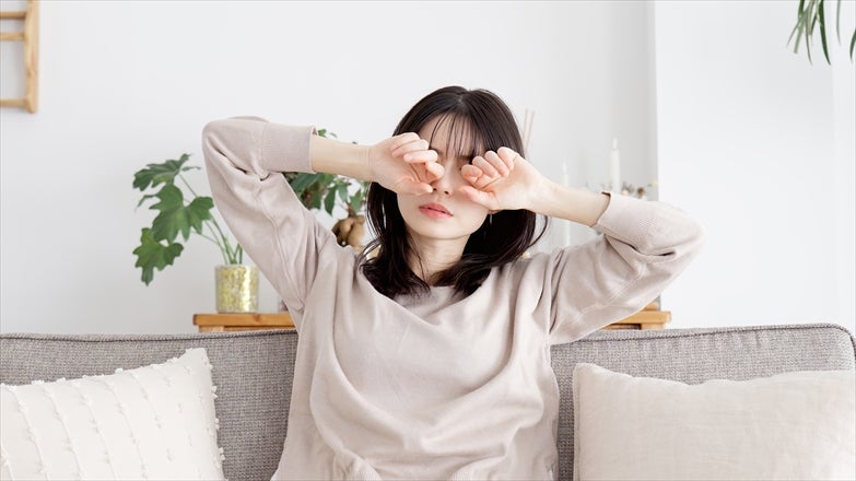 目がおかしくなる原因は、出産で生じる身体の変化や産後の生活リズムの乱れが関係