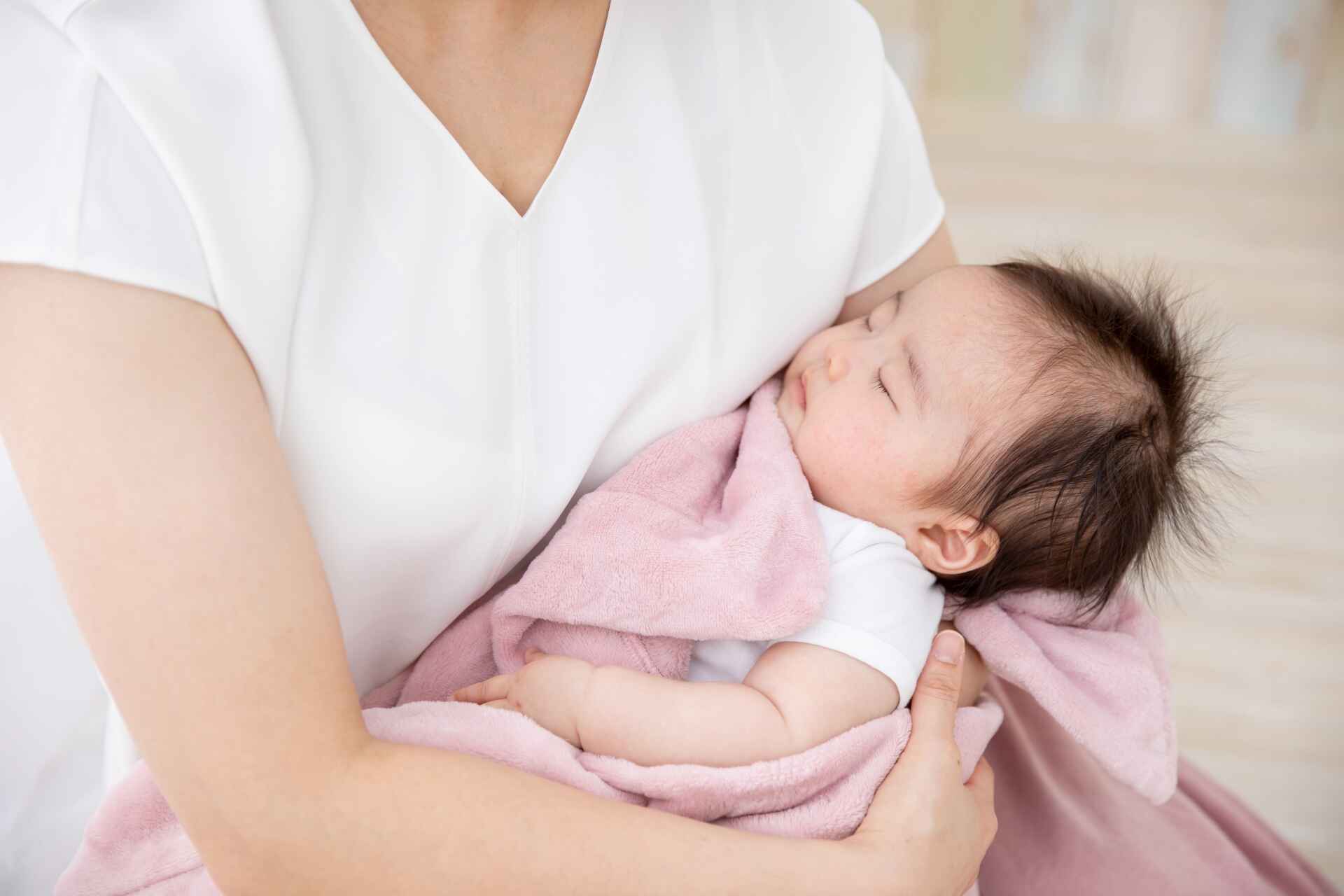筋力が落ちたり同じ姿勢でいたりすることで、血液やリンパ液を心臓に返すふくらはぎのポンプ機能が鈍ることもむくみの原因