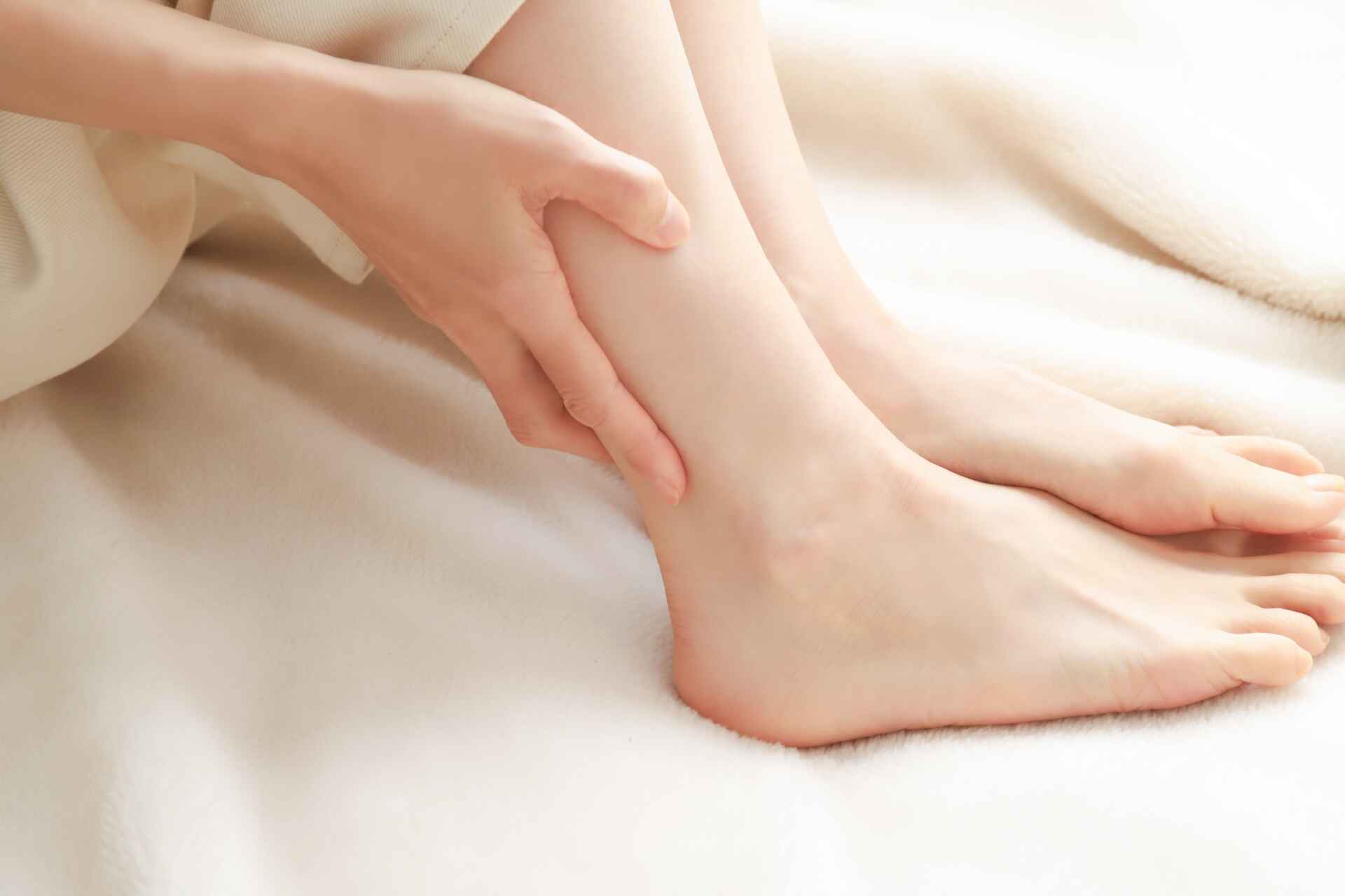 産後の足のむくみがピークになる時期と治まる時期を紹介