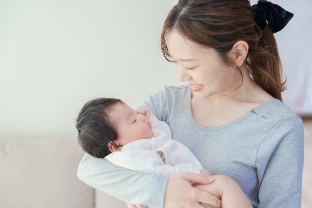 悪露は、出産直後から始まり、色や量を変化させながら1ヶ月ほど続くのが一般的です。