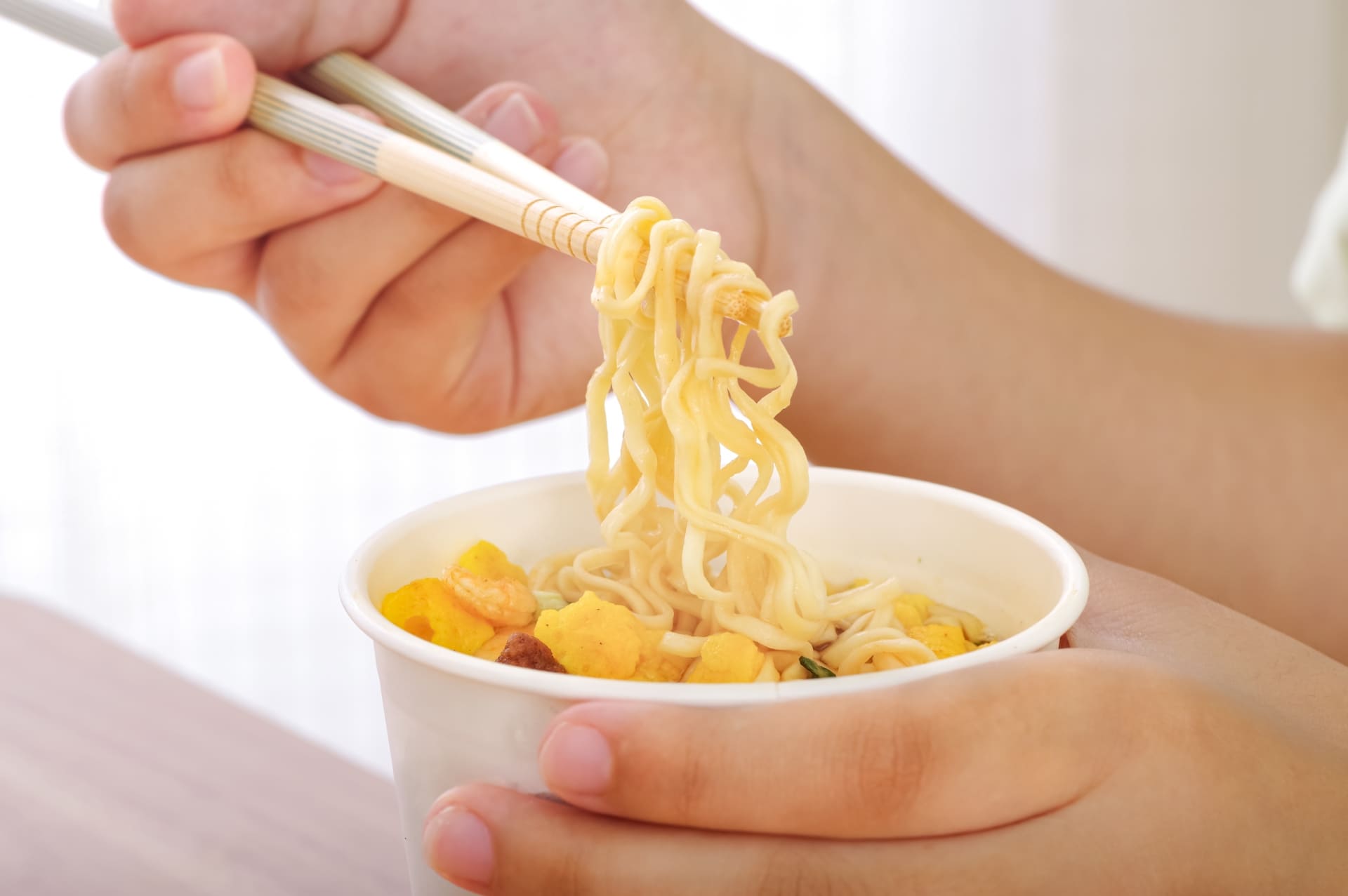 空腹に従ってお菓子やインスタント食品ばかり食べていると栄養が偏る
