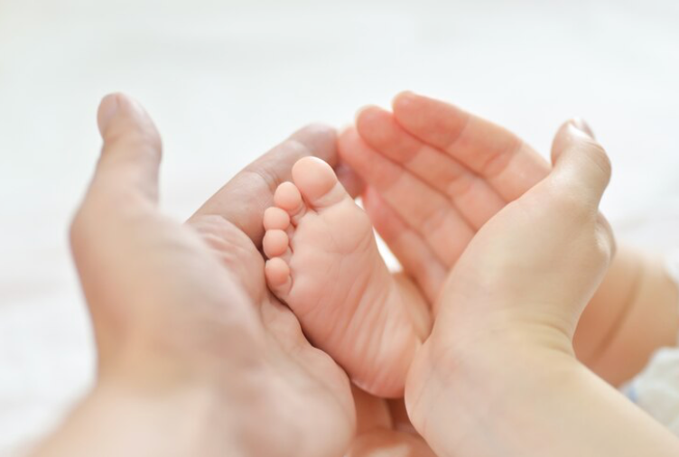 カラダに無理な姿勢を取ることで、骨盤や全身のゆがみにつながるので注意が必要