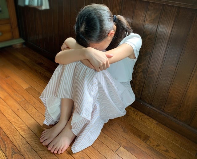 産後に気持ちが不安定になるのは「普通」のこと。無理に涙を止めようとしたり、気持ちを前向きにしようとしたりせずに、思いっきり涙を流すことで、気持ちが軽くなることもあります。