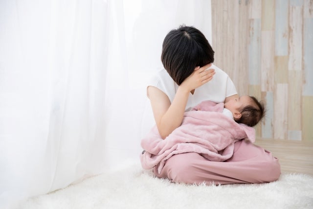 育児疲れで気分が落ち込む人