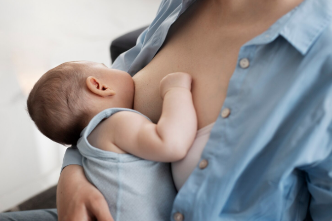 出産による痛みの他にも、母乳がつくられ、赤ちゃんに乳首を吸われるようになることで、おっぱいの痛みも出てきます。