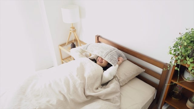 産後ハイで眠れないときの対処法3選：1. 無理に眠ろうとしない