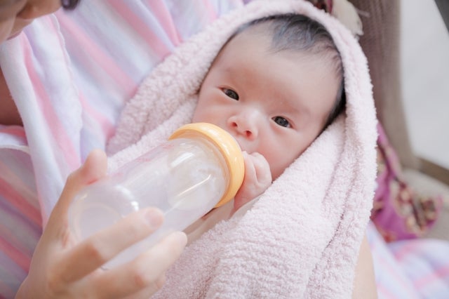 産後、食欲がないときに無理しないための3つのコツ：1. ミルクに頼る