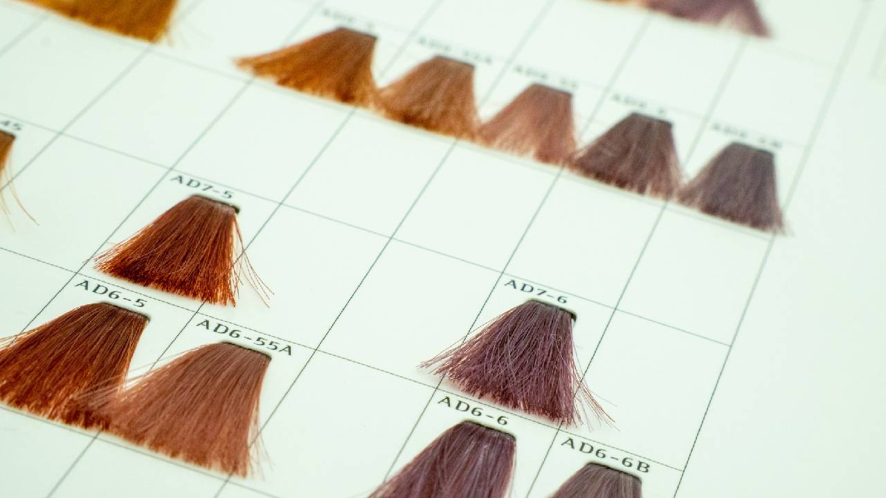 、妊娠中にヘアカラーをしても、赤ちゃんへの影響は非常に少ないとされています。