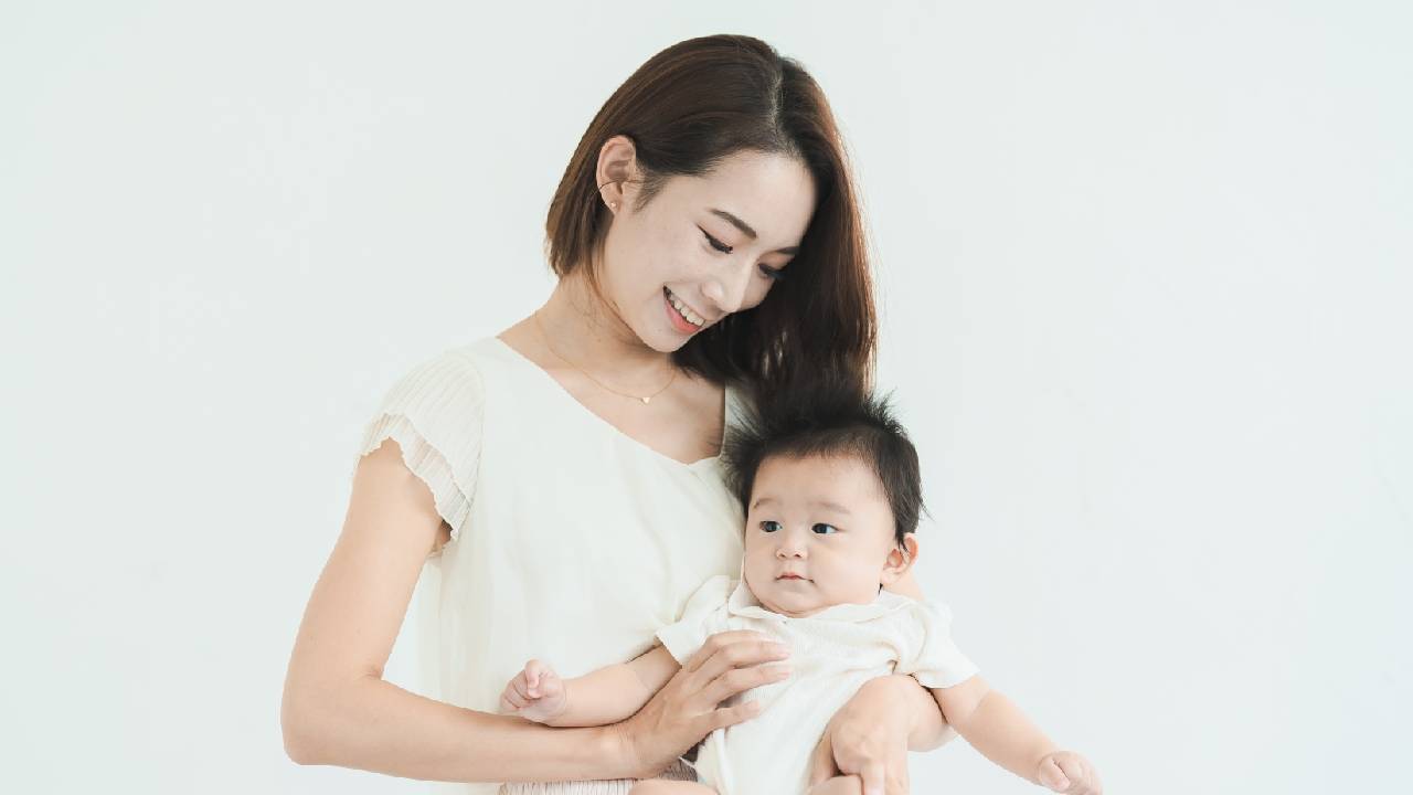 ヘアカラーが赤ちゃんとママそれぞれに与える影響を解説します。