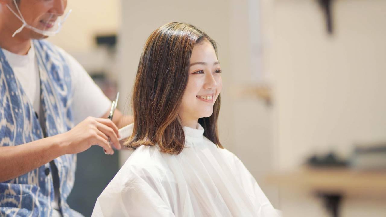 妊娠中でも安心してヘアカラーを楽しむために、気をつけたい5つのポイントをご紹介します。