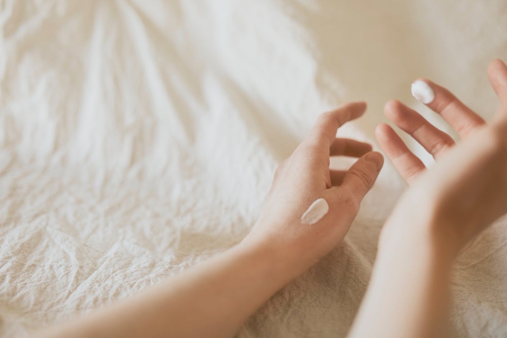 毎日のスキンケアとして使用する妊娠線予防クリームは、お肌へのストレスがかからない無添加のものを