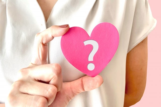 妊娠ホルモンとは、妊娠の過程で重要な役割を果たすいろいろな女性ホルモンのこと。妊娠が成立する過程ほとんどの場面で女性ホルモンが影響を与えています。