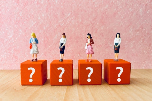 年齢とともに妊娠確率が下がる原因として卵子の数が減少、卵子の質が低下が考えられます。